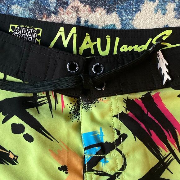 NWOT Maui & Sons Swim Trunks Youth 12 black shark board shorts - Picture 4 of 9